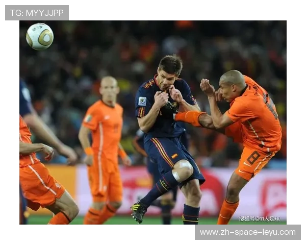 裁判赫伯·迪恩执法地区赛事，其丰富的经验保障比赛顺利进行